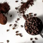 Friskkværnet kaffe eller kaffekapsler? Fordele og ulemper ved hver type